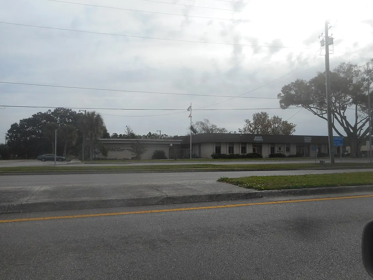 Combined Florida Highway Patrol station and driver license office beside State Road 33 in Lakeland, Florida