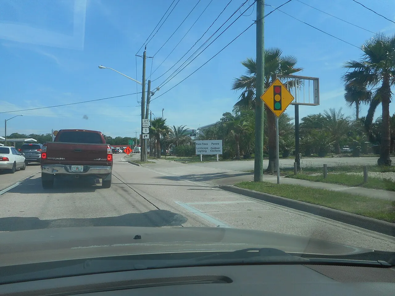 Yellow Signal Ahead warning sign showing red, yellow and green lights beside northbound US 1 in St. Augustine, Florida