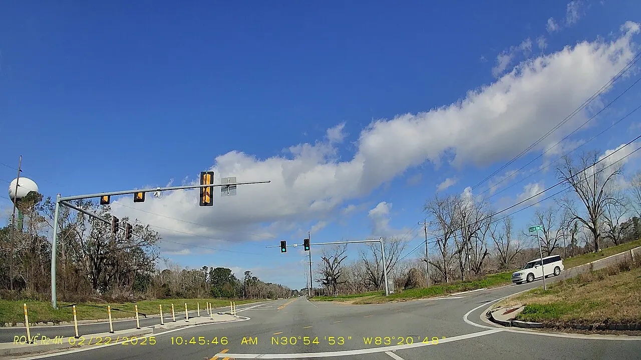 T intersection of Old US 41 and Dasher Grove Road in Lowndes County, Georgia, seen from a car
