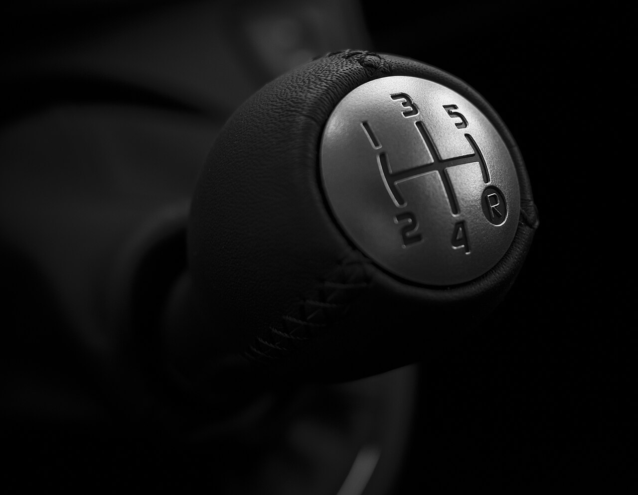A manual car gear stick showing the gate pattern