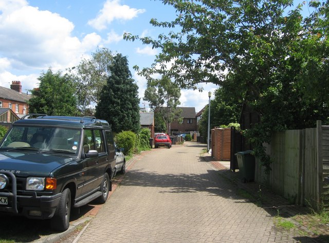 Cars parked on a UK residential close, a real-world bay-parking setting
