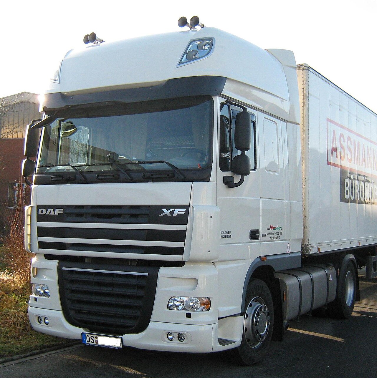 DAF XF articulated tractor unit